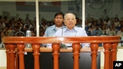 လူသန်းချီသတ်ဖြတ်ခံရမှု စွဲချက်တင်ခံထားရသူ ခမာနီခေါင်းဆောင်ဟောင်း Ieng Sary