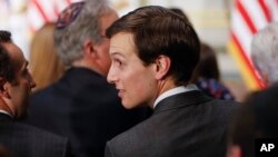 El senador Angus King, independiente de Maine, dijo que Kushner se reunirá a solas con personal de la comisión probablemente la semana.