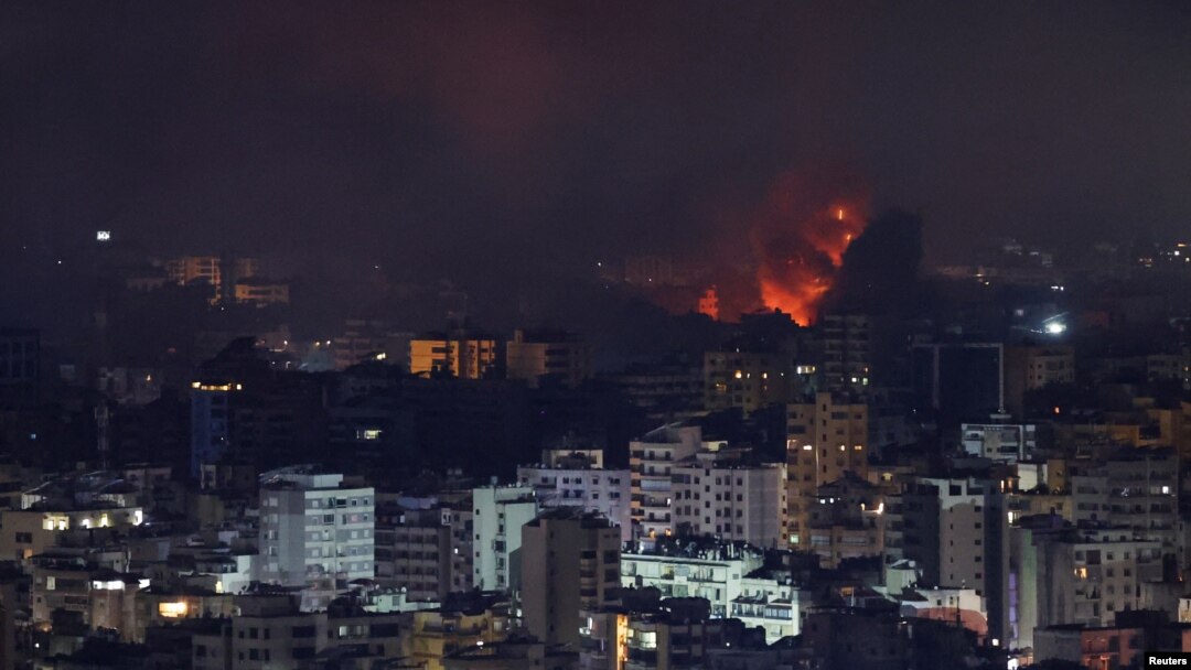 Južna predgrađa Bejruta poslije izraelskog vazdušnog udara, 3. oktobra 2024. (Foto: Rojters/Amr Abdallah Dalsh)