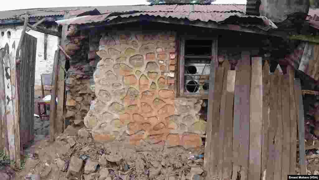 Une maison de Kabare avec des fissures après un séisme qui a secoué la province du Sud-Kivu, 7 août 2015