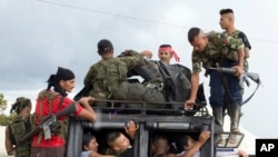 Les rebelles des Forces armees revolutionnaires de Colombie arrivent dans le sud de la Colombie, le 25 septembre 2016. 