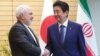 Perdana Menteri Jepang Shinzo Abe (kanan) saat menerima Menlu Iran Javad Zarif di Tokyo bulan lalu (foto: dok). 