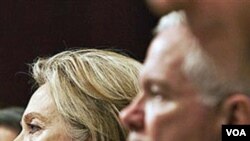 Menlu AS Hillary Clinton dan Menhan AS Robert Gates mengimbau Kongres dan Senat untuk meratifikasi kesepatakan nuklir baru dengan Asia.