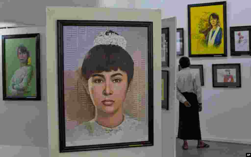 Portraits of Myanmar&#39;s pro-democracy leader Aung San Suu Kyi are exhibited at an art gallery in Yangon. A group of Myanmar artists showcase an exhibition of 69 portraits of Aung San Suu Kyi, depicting her life and different moods of the Nobel laureate to mark her 69th birthday, which falls on June 19.
