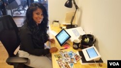 워싱턴 DC 인근 알링턴에 있는 '쿠바 인스파이어즈(Cuba Inspires)' 사무실에서 일하고 있는 제시 칼자도 에스폰다.