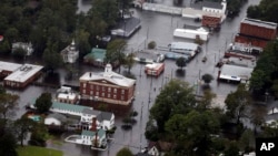 Las aguas de la lluvia causada por el huracán Florence han inundadola ciudad de Trenton, Carolina del Norte el domingo, 16 de septiembe de 2018.