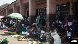 Scène de vie courant au marché principal de la ville de Sao Tomé le 2 janvier 2018.