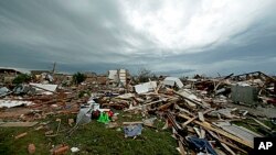 Kerusakan akibat badai tornado di kota Moore, Oklahoma (21/5). Sekitar 40 keluarga Indonesia tinggal di negara bagian Oklahoma, yang dikenal rawan tornado. 