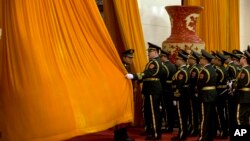 རྒྱ་ནག་གི་དམག་སྡེའི་ལྐོག་བཟའ་རུལ་སུངས།