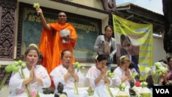 Four housing rights activists have begun a hunger strike in front of the Cambodian Court of Appeals to demand the release of fellow activist Yorm Bopha.
