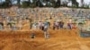 Gambar kuburan-kuburan baru di taman pemakaman Nossa Senhora Aparecida di Manaus, hutan Amazon, Brazil, 22 April 2020. Kuburan baru itu diduga untuk pasien Covid-19. 