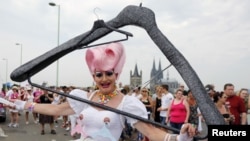 Des participants de la Gay Pride, Cologne, 5 juillet 2015