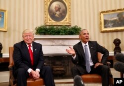 在撕裂式的选战之后,奥巴马总统与当选总统川普在白宫友好会面。（2016年11月10日）