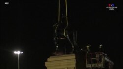 Կառավարությունը Plaza Italia-ից հեռացրեց նախագահ գեներալ Բաքեդանոյի արձանը, որը մշտապես վնասվում էր և պղծվում ցուցարարների կողմից