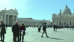 Основачката и уредничкиот одбор на Женскиот магазин на Ватикан поднесоа оставки