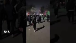 در شامگاه چهارشنبه ۱۷ دی با حضور معترضان و کمرنگ شدن توان نیروی سرکوب، جوانی روایت می‌کند که: «مشهد داره آزاد می‌شه»
