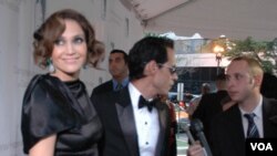 JLo sonrió a la prensa mientras que Anthony se dedicó a contestar las preguntas.