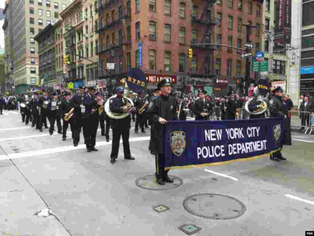 نیویارک محکمہ پولیس کا برادری کے معاملات سے متعلق شعبہ شہر کی تمام کمیونٹیز کے ساتھ مل کر کام کرتا ہے 