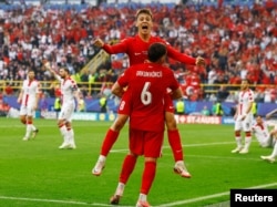 Gürcistan maçında gol atan yıldız futbolcu Arda Güler'in ilk 11'de sahaya çıkmaması eleştirilere neden oldu.
