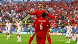 Arda Güler Avrupa Futbol Şampiyonası tarihinde çıktığı ilk maçta gol atan en genç oyuncu olarak ünlü futbolcu Christiano Ronaldo’nun rekorunu geride bıraktı.