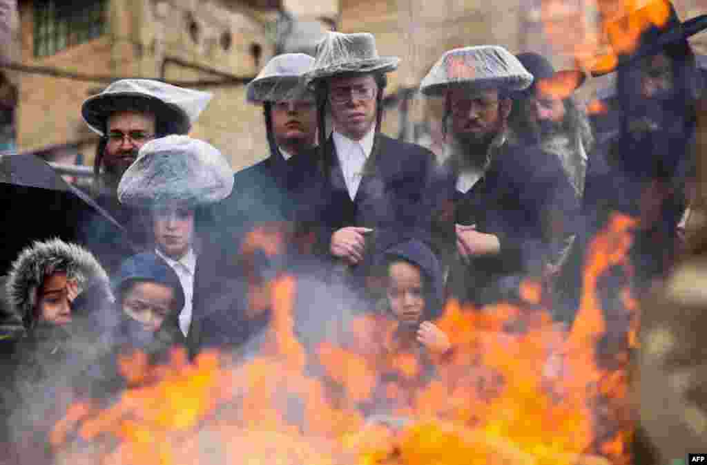 Ultra-Orthodox Jewish men burn leavened items during the Biur Chametz ritual in Jerusalem, before the Jewish Pesach (Passover) holiday.