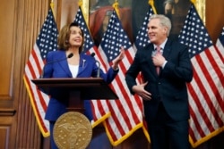 Nensi Pelosi və Kevin Makkarti