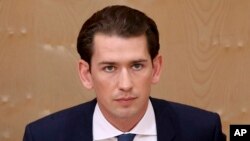 제바스티안 쿠르츠 오스트리아 총리가 27일 의회 회의에 참석했다. 