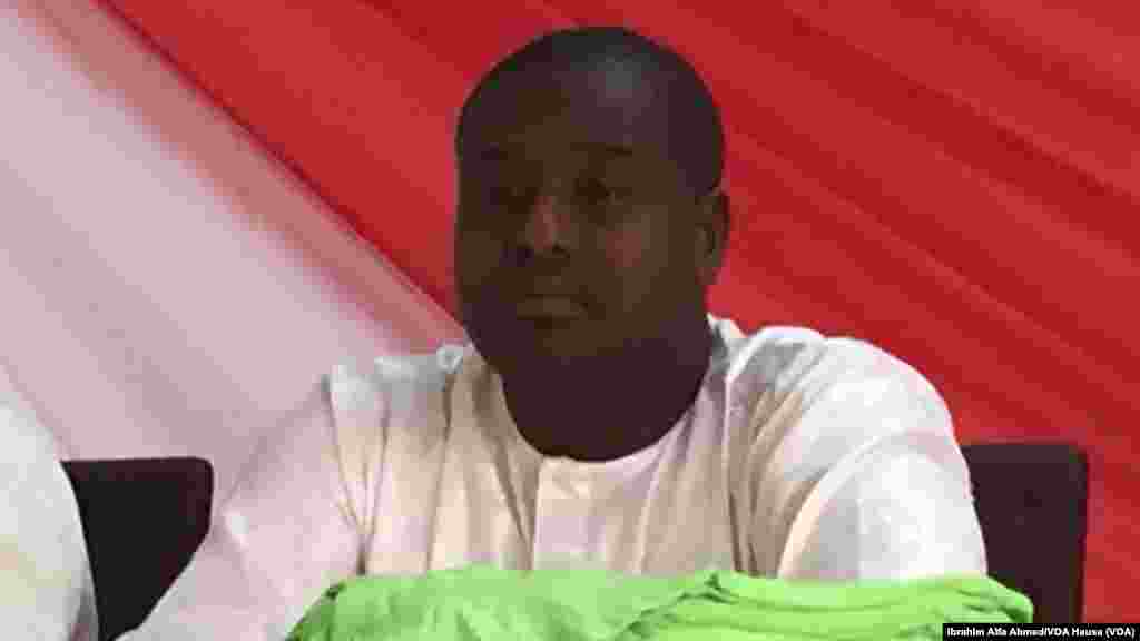 Shugaban Matasan jam’iyar APC na jahar Kaduna Umar Yahaya ya na magana game da rikicin zabe a ranar 20 ga watan Fabarairu 2015 a Kaduna, Najeriya.