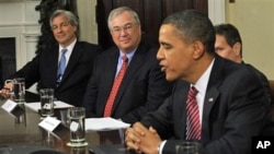 President Barack Obama meets with members of the financial industry in the Roosevelt Room of the White House, 14 Dec 2009