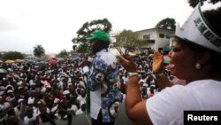 Le militant de Joseph Nyuma Boakai, le vice-président du Liberia et candidat à la présidentiel avec le Unity Party (UP), à Monrovia, Liberia, le 7 octobre 2017. 