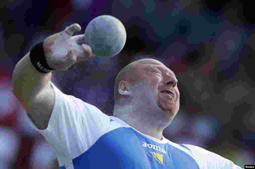 Hamza Alic of Bosnia and Herzegovina competes in the men&#39;s shot put qualifying round during the European Athletics Championships at the Letzigrund Stadium in Zurich, Switzerland.