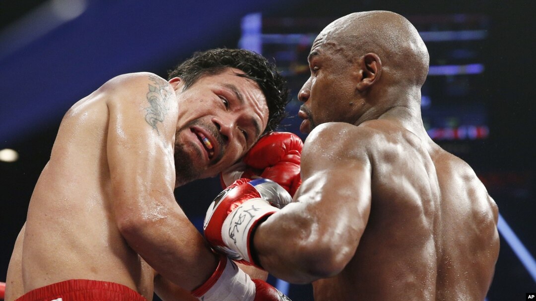 Petinju Filipina Manny Pacquiao dalan pertandingan tinju dengan Floyd Mayweather Jr. di Las Vegas, 2 Mei 2015. (AP/John Locher)
