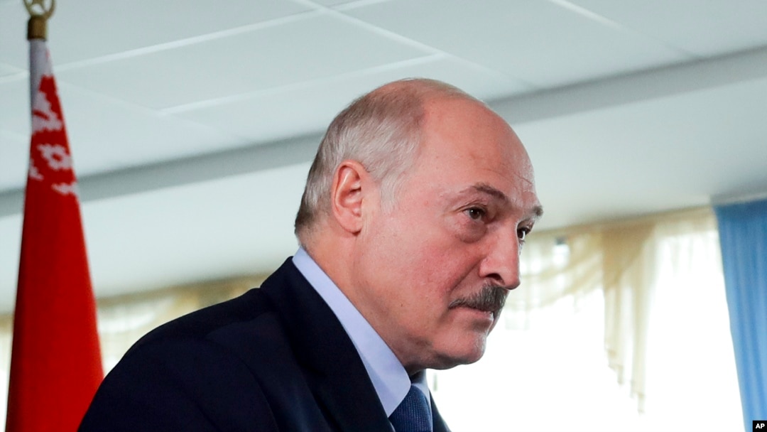 Predsednik Belorusije Aleksandar Lukašenko na glasanju ( Foto: AP/Sergei Grits)