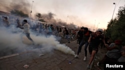 د گل، دوشنبې، په ورځ عراقي مامورینو وویل چې د امنیتي ځواکونو د هغو غړو احتساب به کولی ‍شي څوک چې د احتجاج کونکو سره غلطه رویه کوي