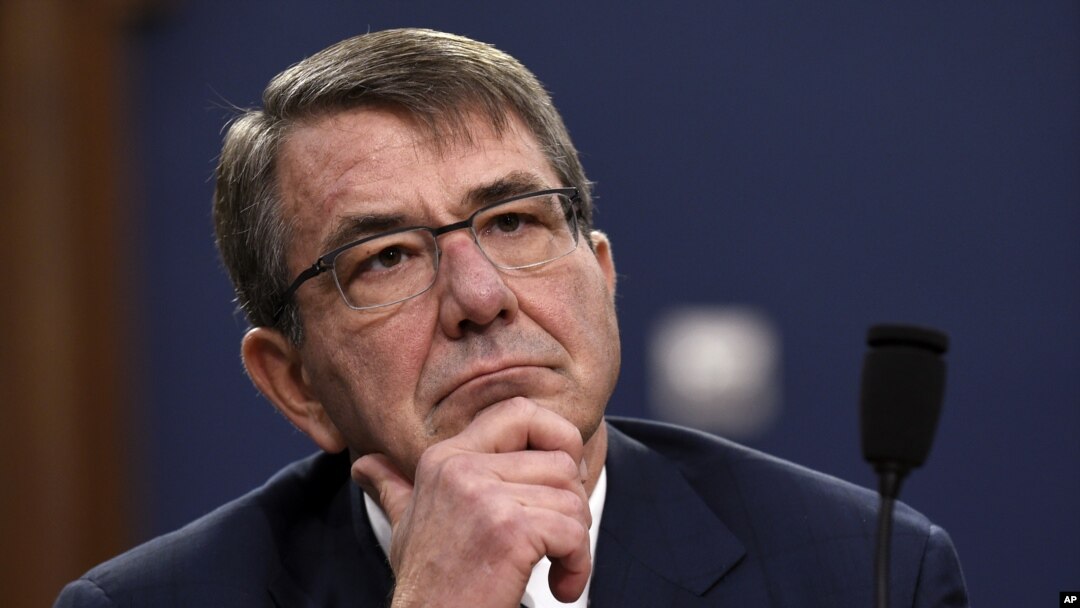 Menteri Pertahanan AS Ash Carter telah lama ingin membatalkan larangan orang transgender berdinas di militer.