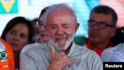 El presidente brasileño, Luiz Inácio Lula da Silva, hace un gesto mientras asiste a una ceremonia de anuncio de inversión en el Astillero Rio Grande (Ecovix), en Rio Grande, Rio Grande do Sul, Brasil, el 24 de febrero de 2025. REUTERS/Diego Vara.