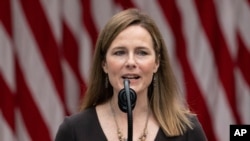 ចៅក្រម Amy Coney Barrett ថ្លែង​សុន្ទរកថា បន្ទាប់​ពី​លោក​ប្រធានាធិបតី ដូណាល់ ត្រាំ ប្រកាស​អំពី​បេក្ខភាព​របស់​អ្នកស្រី​សម្រាប់​តំណែង​ជា​ចៅក្រម​តុលាការ​កំពូល​ នៅ​សេតវិមាន ថ្ងៃសៅរ៍ ទី២៦ ខែកញ្ញា ឆ្នាំ២០២០។