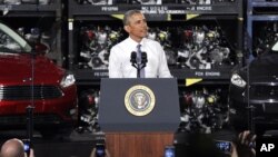 Presiden AS Barack Obama memberikan pidato di Wayne, Michigan, sebelum mengadakan perjalanan ke Phoenix, Arizona (7/1).