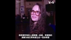 乌克兰管风琴家在利沃夫火车站为乘客和受伤军人演奏 