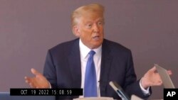 ARCHIVES - L'ancien président américain Donald Trump lors de sa déposition, le 19 octobre 2022. 