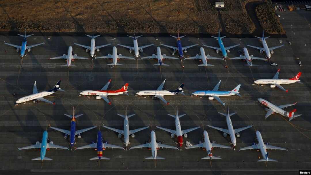 Jatuhnya penjualan pesawat Boeing 737 MAX menjadi sebab utama turunnya penjualan pesawat Boeing secara drastis tahun ini. 