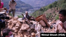 Les ruines du village de Majigaon dans le district de Sindhupolchok au Nepal (Photo Nirmal Ghosh, VOA)