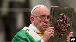 پاپ فرانسیس رهبر کاتولیک‌های جهان 