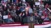 Trump tvrdi da ima napretka u borbi protiv pandemije, zaraženi i Penceovi saradnici