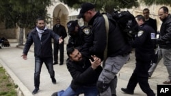 Des accrochages ont éclaté et les forces de l'ordre, qui contrôlent l'accès de l'esplanade des mosquées à Jerusalem (Photo d'archives)