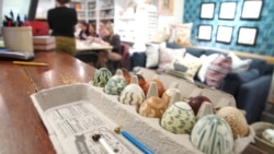 Workshop Teaches Ukrainian Art of Dyeing Easter Eggs