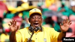 Le président sud africain, Cyril Ramaphosa, lors de sondernier meeting de campagne à Ellis Park Stadium à Johannesburg, Afrique du Sud, le 5 mai 2019. REUTERS / Siphiwe Sibeko 