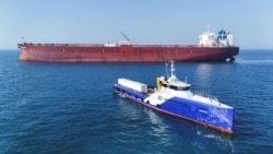 一艘悬挂马耳他国旗的油轮驶经霍尔木兹海峡抵达伊拉克巴士拉附近的海域。(2026年4月17日)