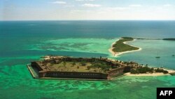 "Dry Tortugas", e kaluara e tij ushtarake, fauna e pasur dhe legjendat e piratëve