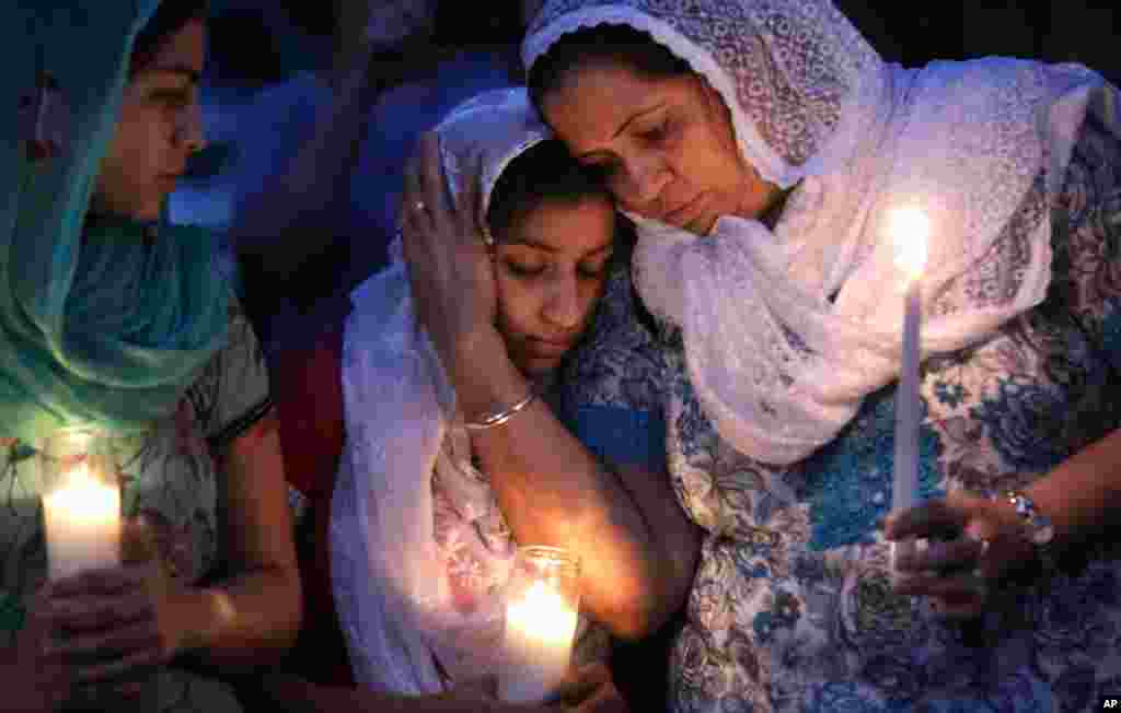 Worshipers in the Sikh community gather for a candle light vigil at the Sikh Religious Society in Brookfield, Wisconsin, August 6, 2012.